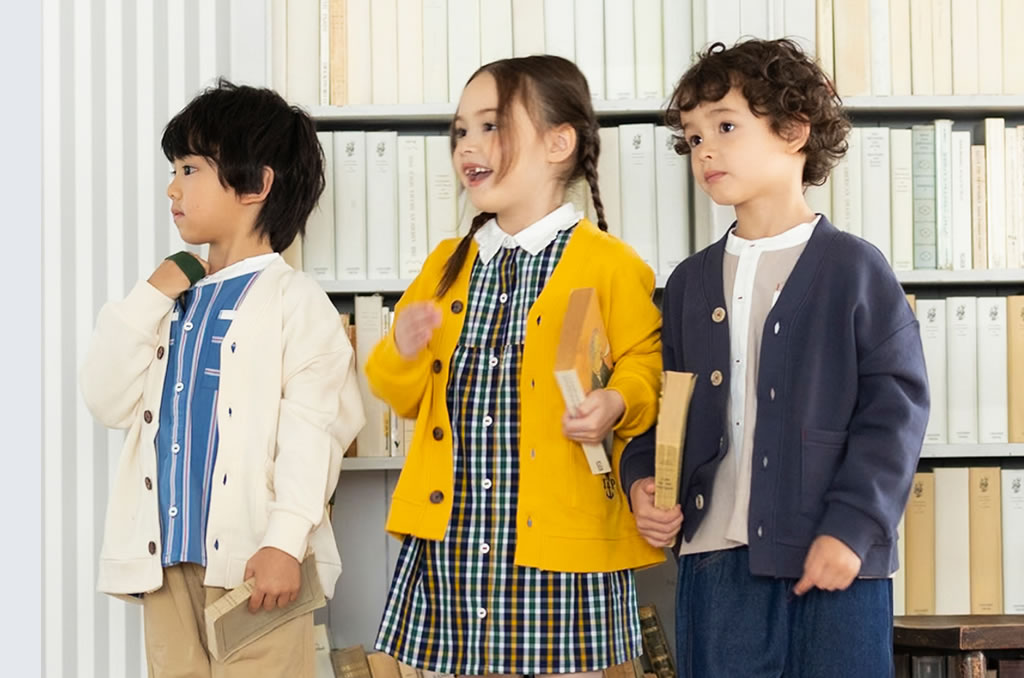 重ね着をしている子供